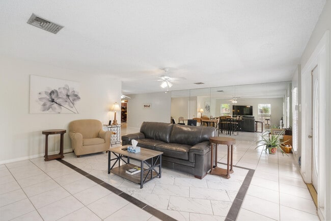 Building Photo - 306 18th Ave N