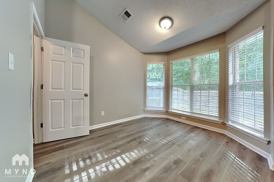 Building Photo - 10374 Cottage Oaks Dr