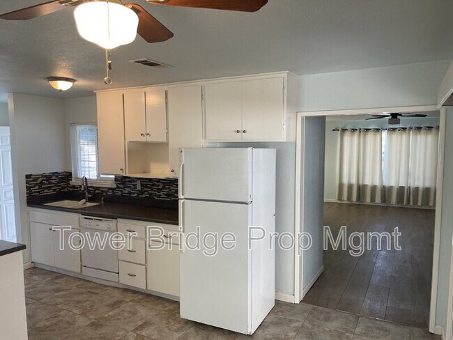 Building Photo - 8724 Halverson Dr