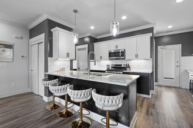 Building Photo - 1436 Indianola Ave