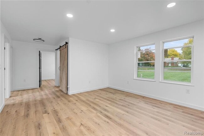 Building Photo - 1445 N Seymour Rd