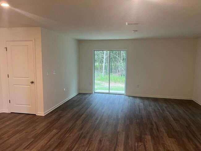 Building Photo - 3 Dogwood Dr Terrace
