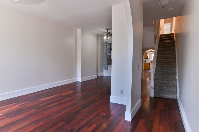 Building Photo - Charming 3 Bedroom on 2nd St