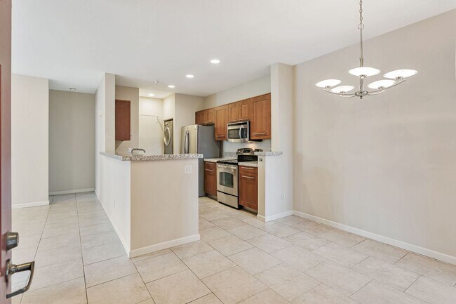 Building Photo - 2-Bedroom Condo in Prime Sunnyvale Location Near Tech Hubs