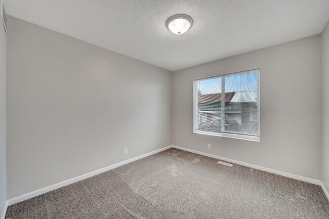 Building Photo - 1337 S 10th St