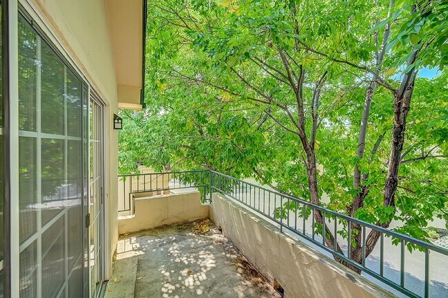 Building Photo - $1,795.00 - 2 Bedrooms, 2 Bathrooms, Apart...