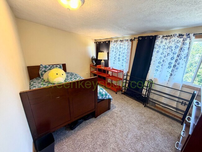 Building Photo - Awesome 4-Bed/2-Bath Craftsman Bungalow House Near Alberta District