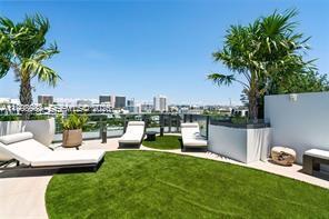 Building Photo - 9901 W Bay Harbor Dr