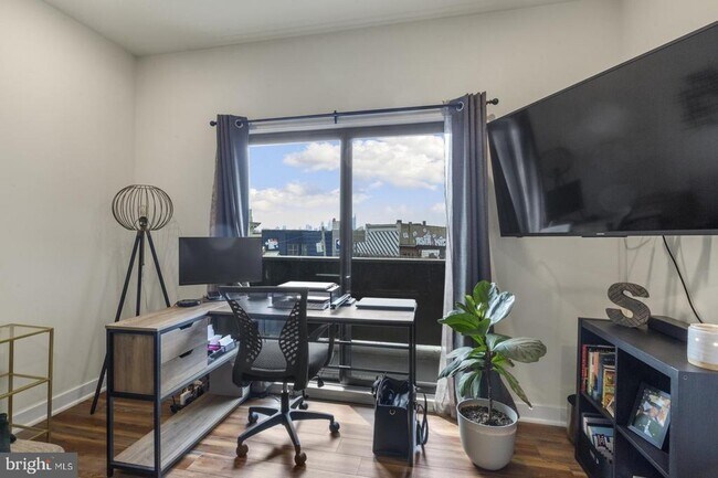 Building Photo - 2411 Kensington Ave