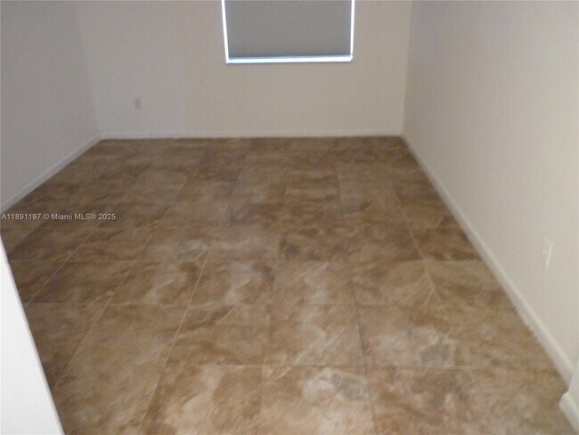 Building Photo - 14601 N Kendall Dr