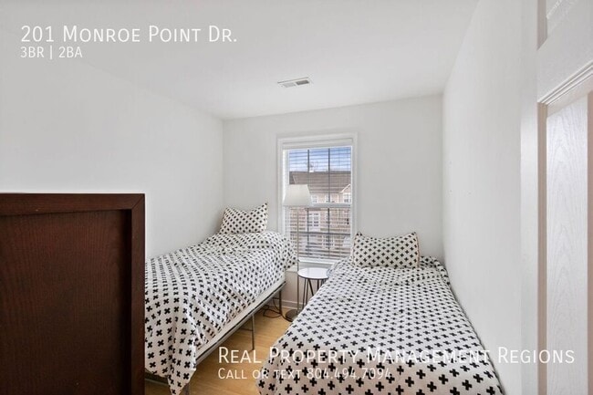 Building Photo - 201 Monroe Point Dr