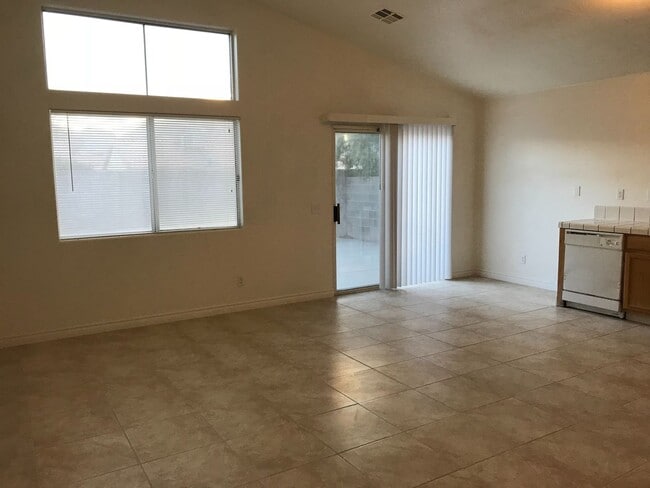 Building Photo - Move-in special: SUNRISE MOUNTAIN: This Ranch Style (Single Story) 3bed/2ba - 89156