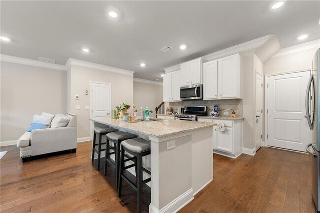 Building Photo - 2170 Trelipe Dr