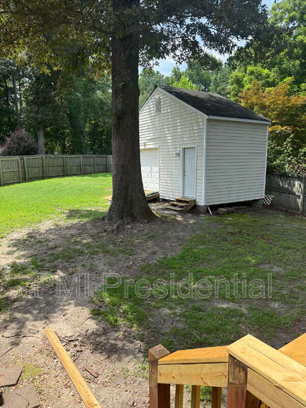 Building Photo - 3912 Sherwood Forest Terrace