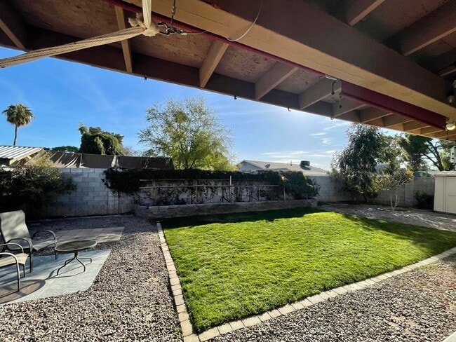 Building Photo - 3813 E Gelding Dr