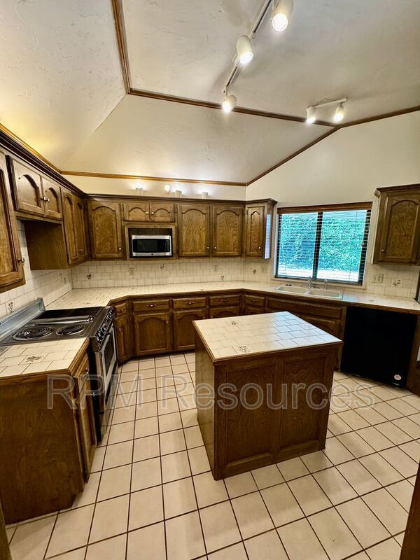 Building Photo - 1312 NW 184th St