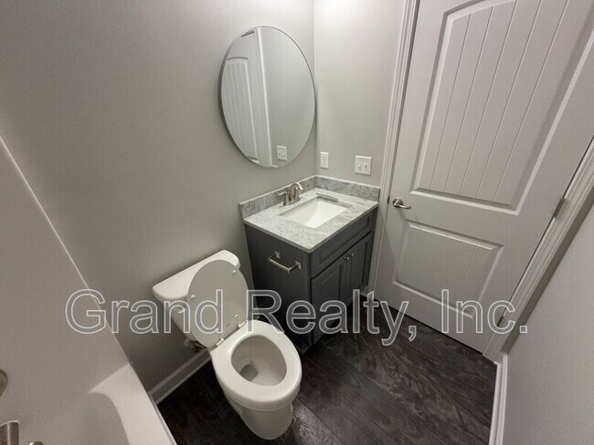 Building Photo - 4013 Brittany Ln