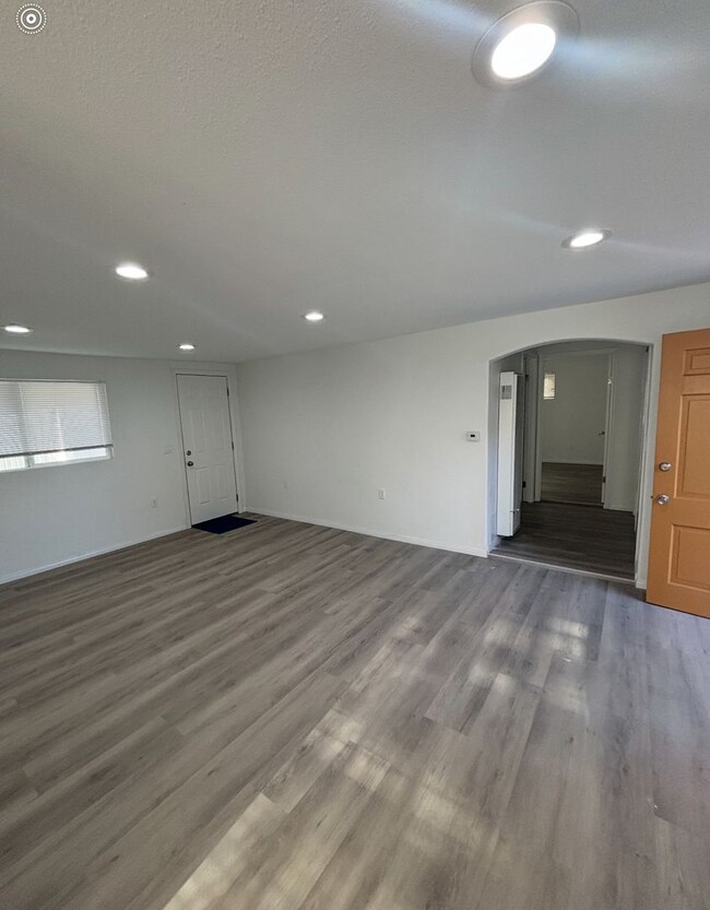 Building Photo - 2 bedrooms 1 bath home in San Diego