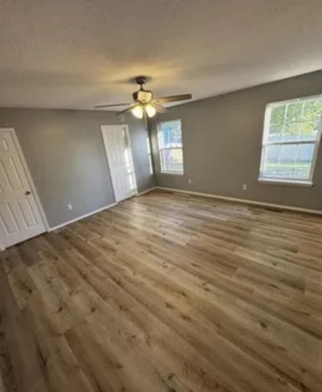 Building Photo - 5 bed/3 bath house