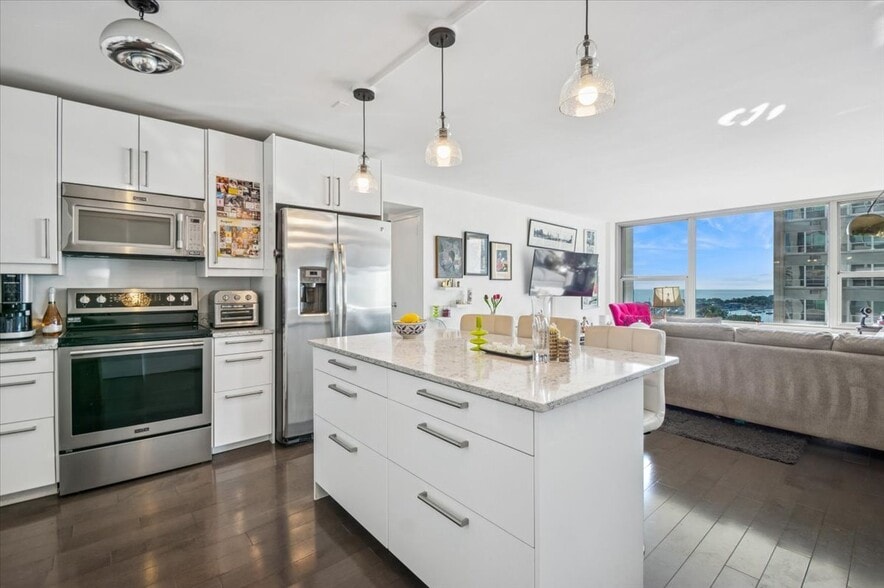 Building Photo - 3600 N Lake Shore Dr