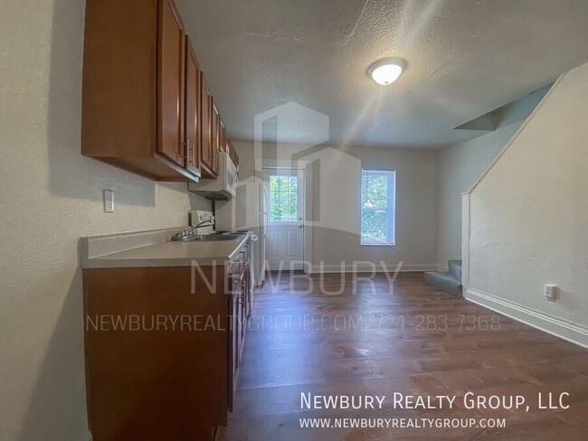 Building Photo - Charming Two-Bedroom Townhouse-Style Apart...