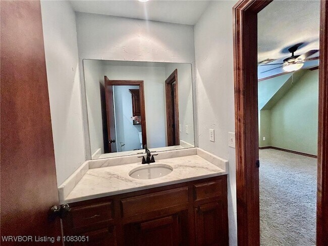 Building Photo - 1801 Oak Forest Dr
