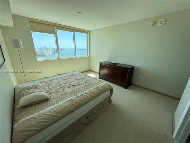 Building Photo - 253 NE 2nd St