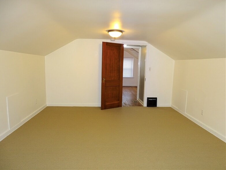 Building Photo - 160 Mechanic St