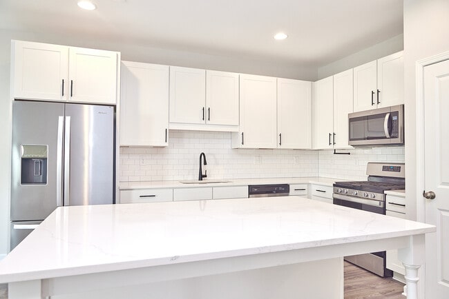 Building Photo - 2890 Regal Park Dr NW