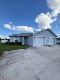 Building Photo - 3803 Chiquita Blvd S