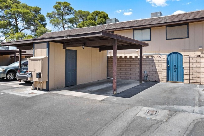 Building Photo - SPACIOUS 3BEDROOM TOWNHOUSE IN 89103