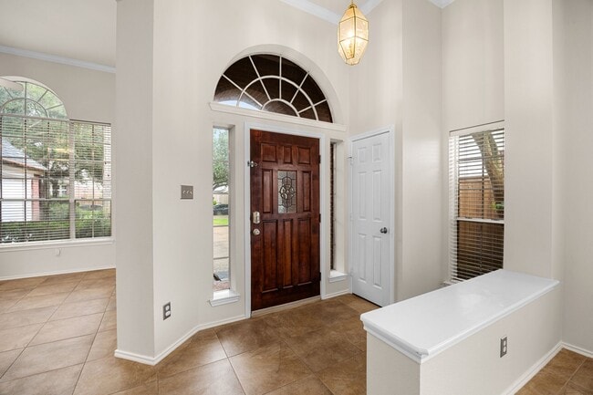 Building Photo - 4702 Forest Home Dr
