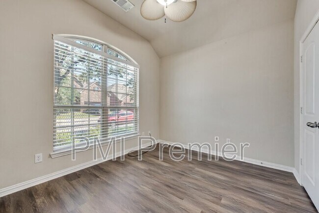 Building Photo - 2900 N Umberland Dr