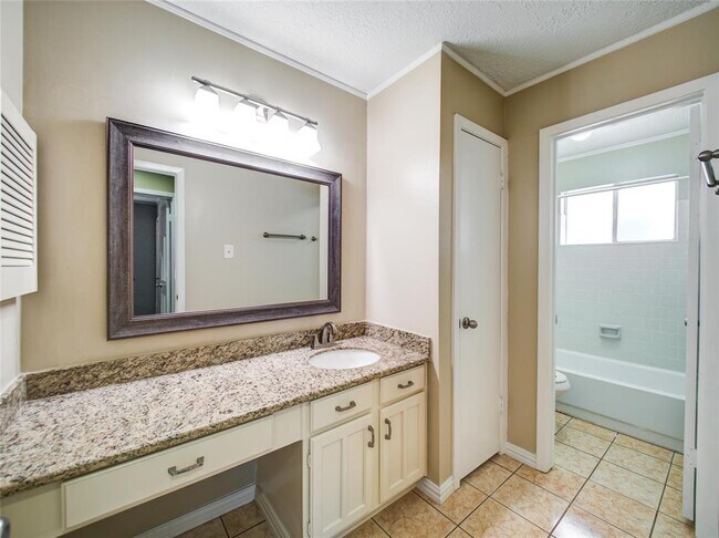 Building Photo - 6727 Harpers Dr