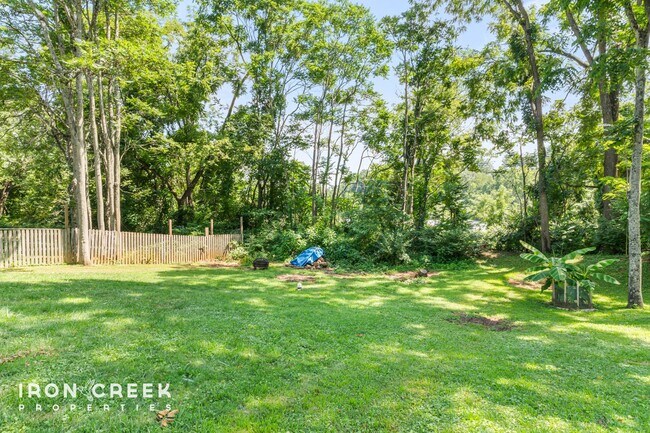 Building Photo - Modern Three-Bedroom Home with Screened Po...
