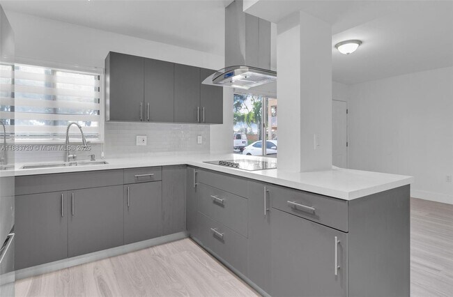 Building Photo - 6235 SW Kendale Lakes Cir