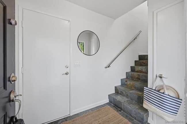 Building Photo - 867 Hollyhock Ct