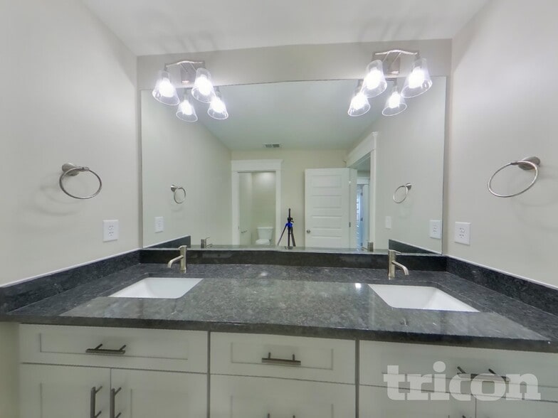 Building Photo - 6813 Charlotte Pike