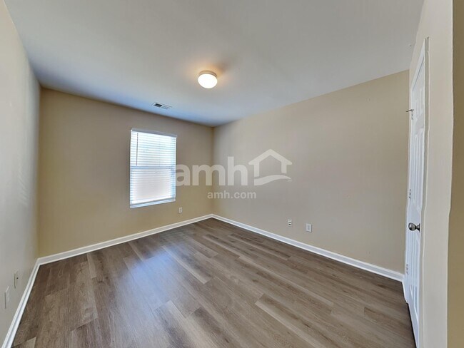 Building Photo - 203 Happy Trl