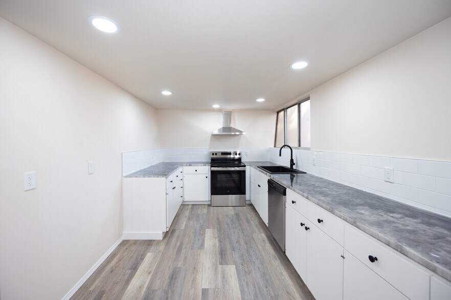 Building Photo - 109 N 10th St