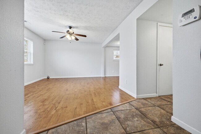 Building Photo - 3228 Dunnbury Ct