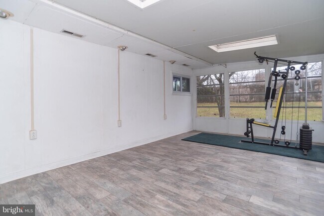 Building Photo - 346 Thornridge Dr