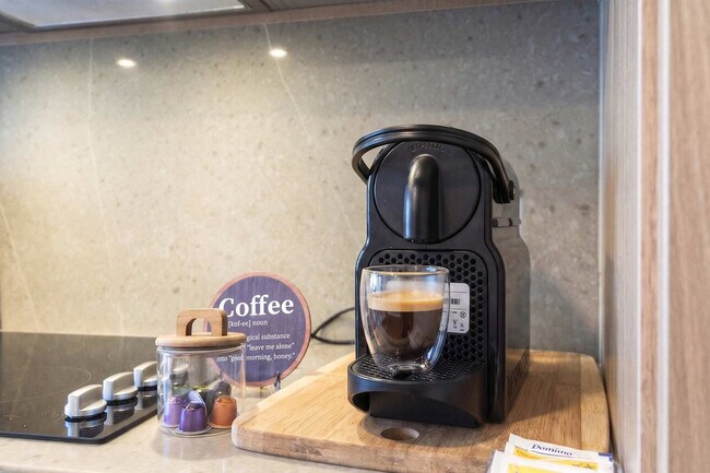 Building Photo - 121 NE 5th St