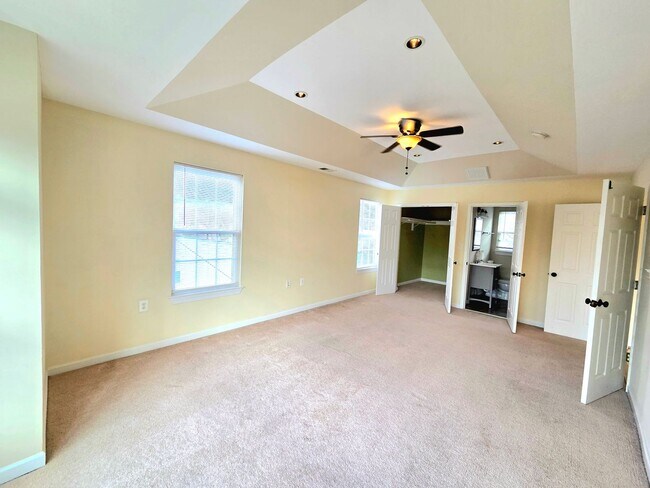 Building Photo - Lovely 3 BR/2.5 BA Single-Family Home in O...