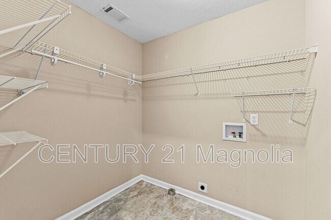 Building Photo - 934 Sedgefield Cir