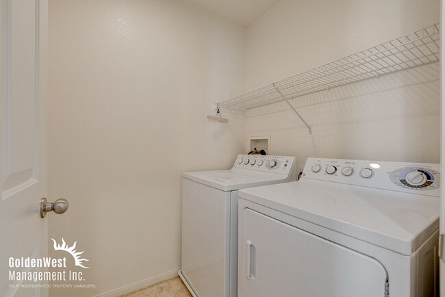 Building Photo - Charming 4Bdm 3Ba Home with Modern Features located in SW Las Vegas