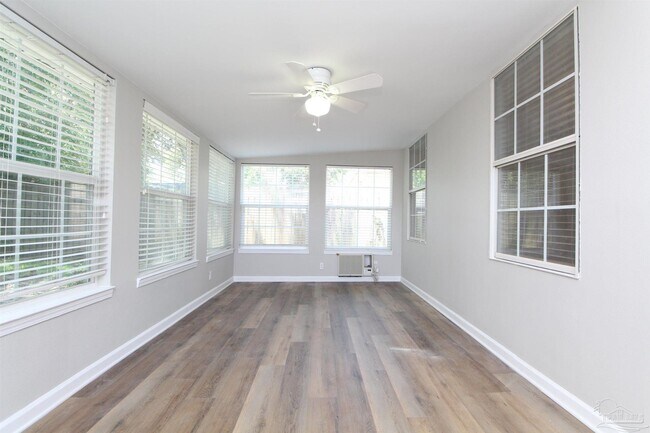 Building Photo - 701 Thornwood Pl
