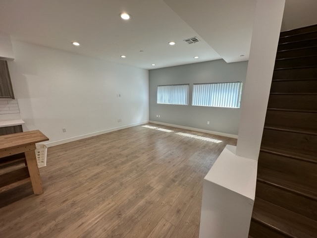 Building Photo - 412 N Ardmore Ave
