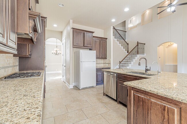 Building Photo - GORGEOUS 4 BED / 2 BATH HOUSE FOR RENT!