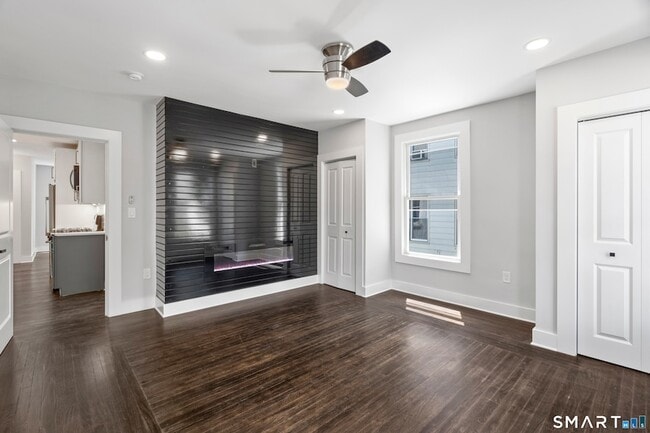 Building Photo - 492 Lombard St